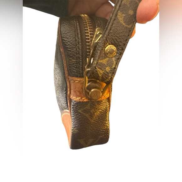 LOUIS VUITTON Marly Dragonne leather clutch bag - Picture 4 of 9